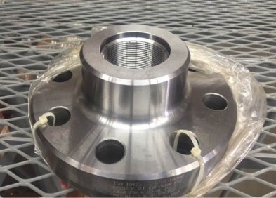 Threaded flange with NPT threads